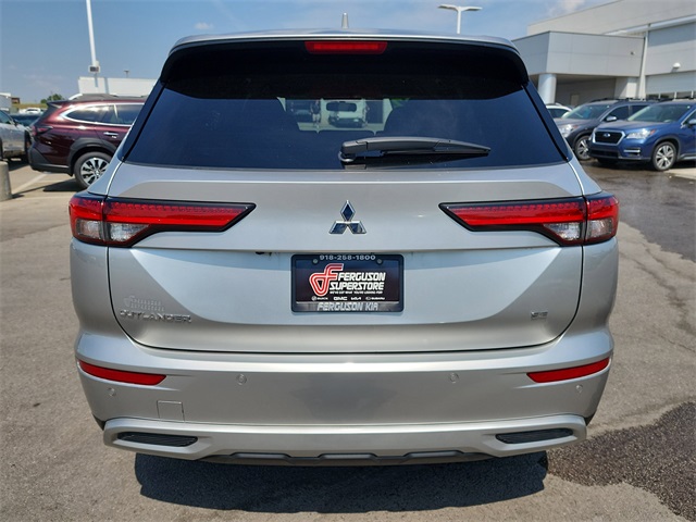 2022 Mitsubishi Outlander SE photo 3