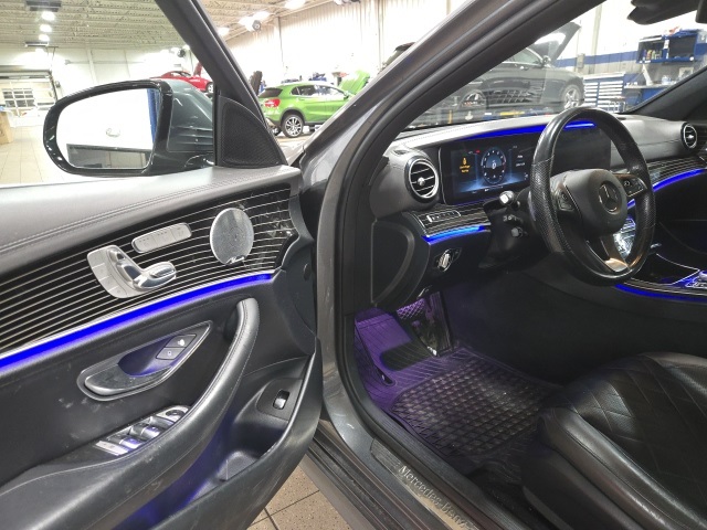 2017 Mercedes Benz E 300 photo 4