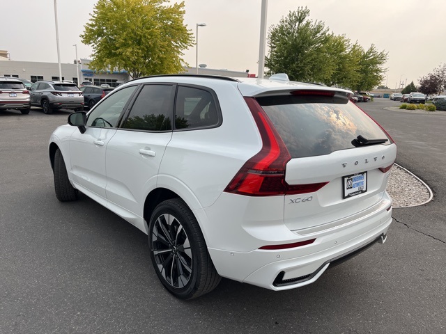 2026 Volvo XC60 B5 Plus photo 3