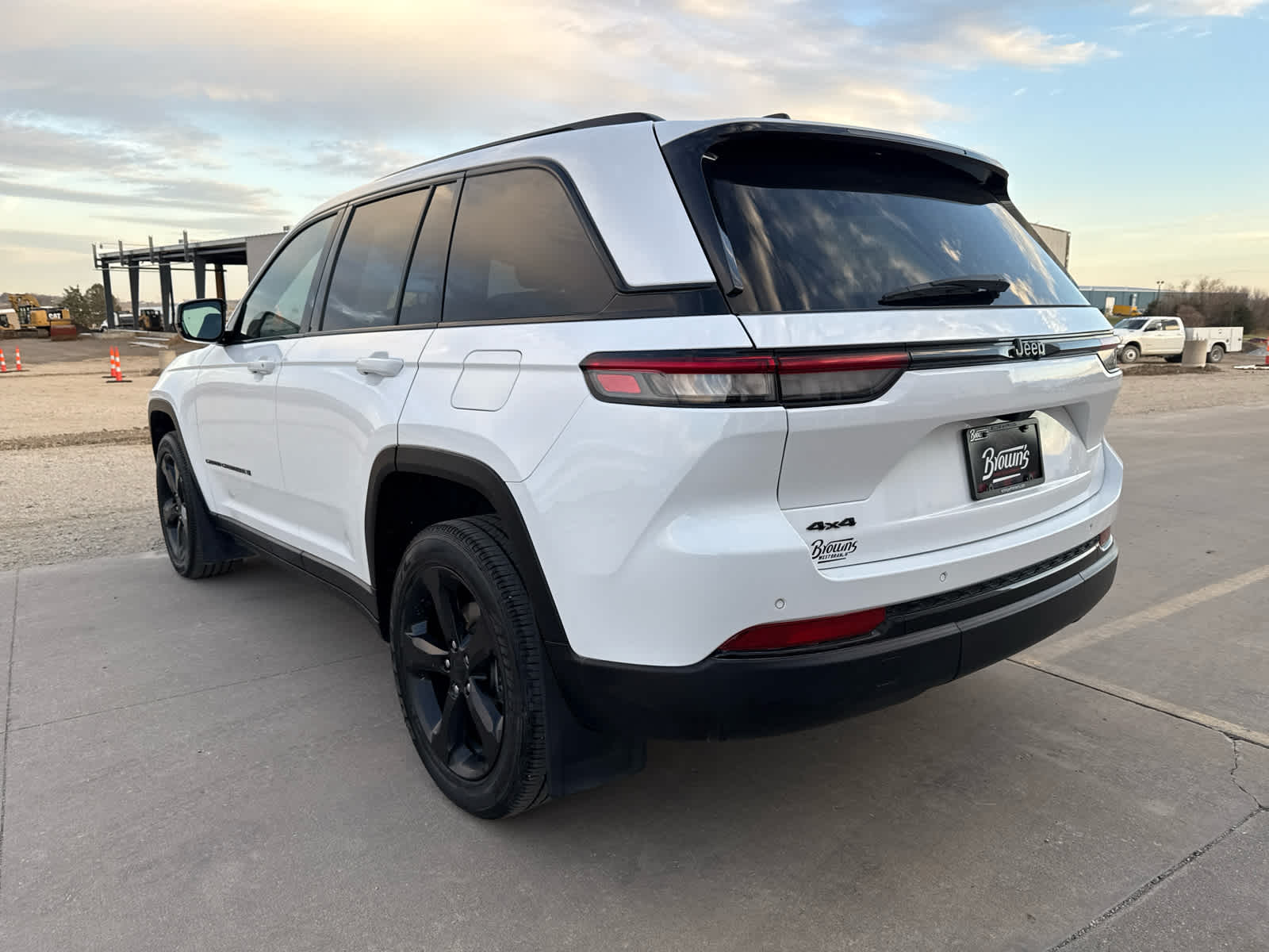 2023 Jeep Grand Cherokee Altitude photo 3