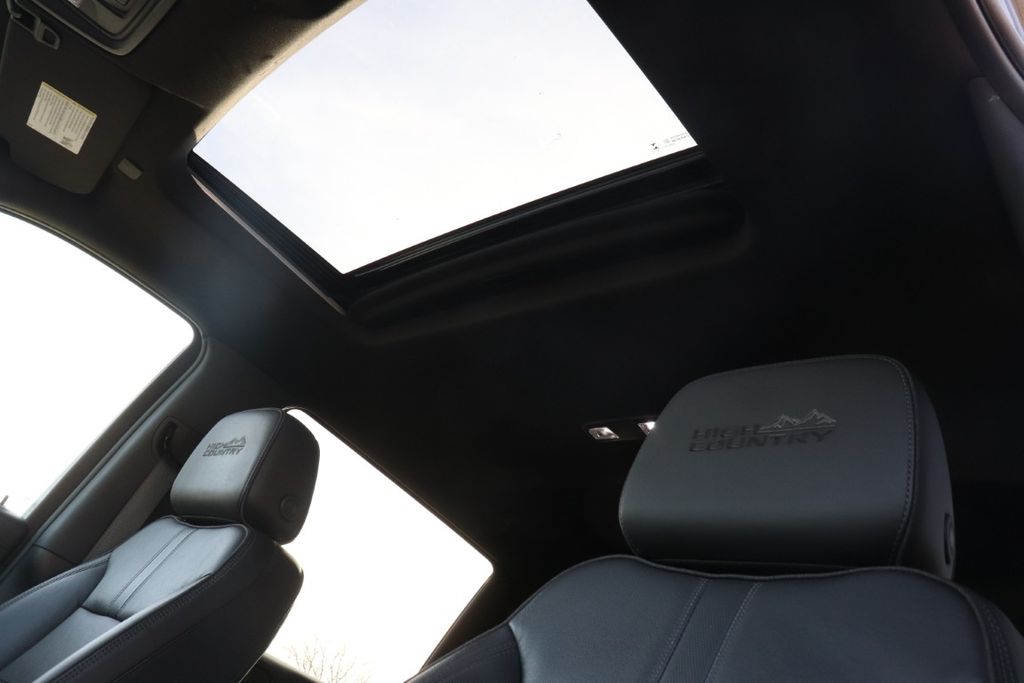 2020 Chevrolet Silverado 1500 High Country photo 3