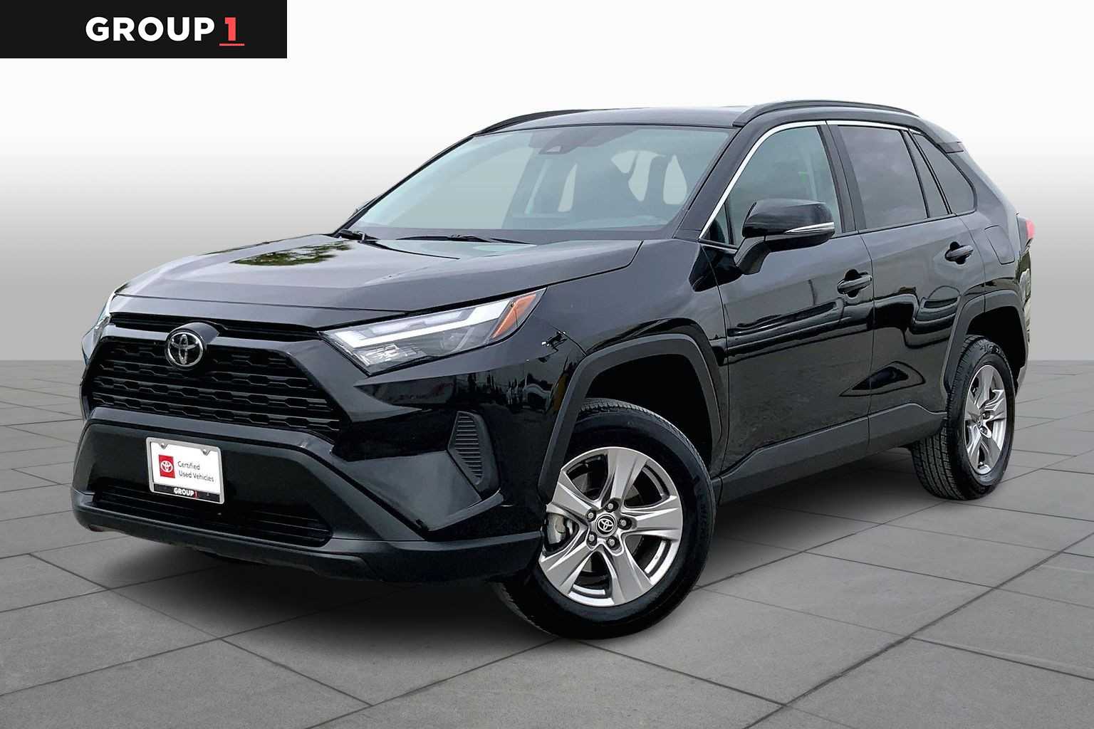 2024 Toyota RAV4 XLE's photo