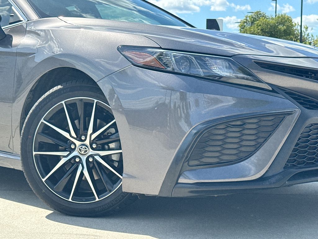 2022 Toyota Camry SE photo 8