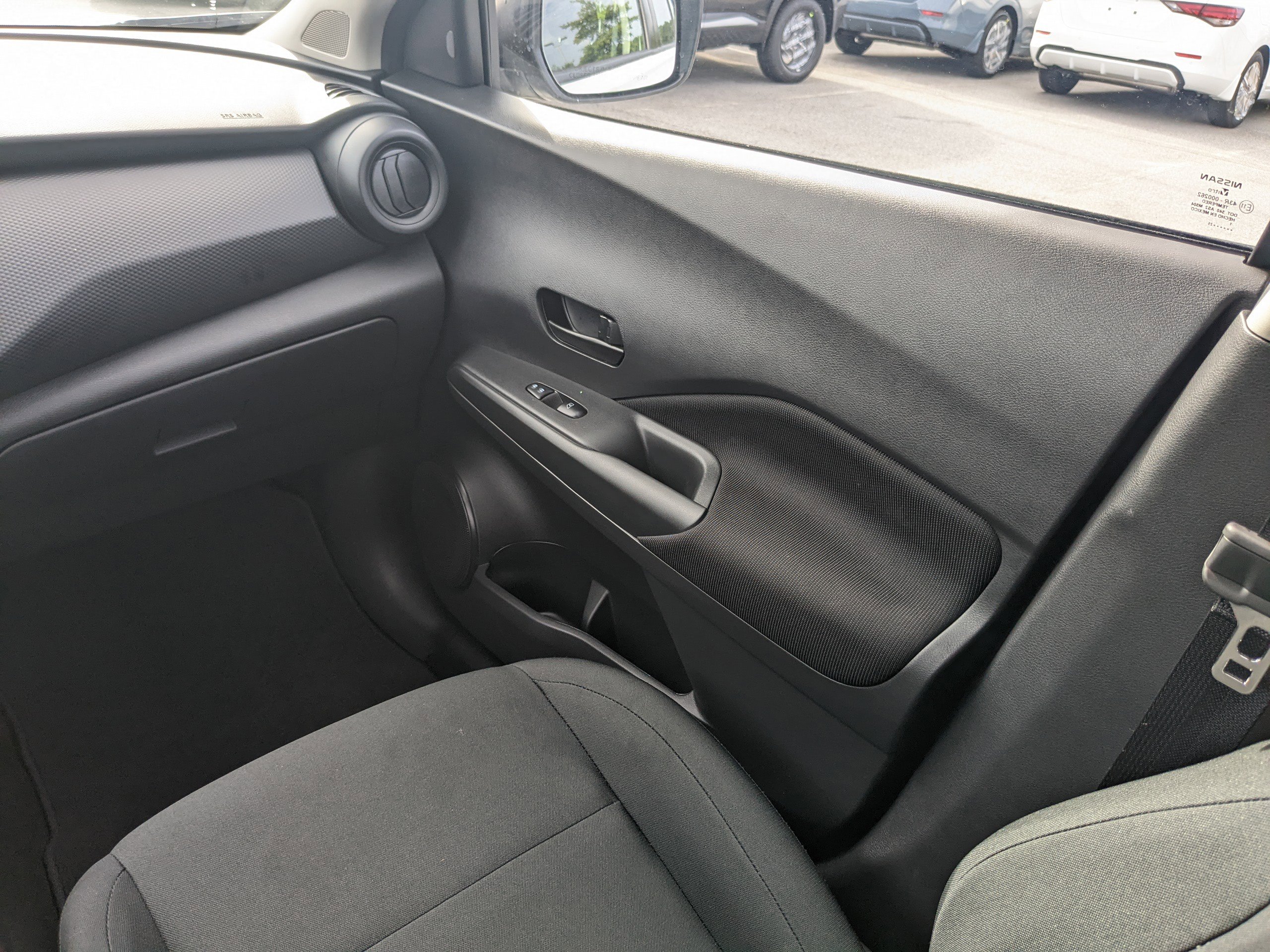 2025 Nissan Kicks Play S photo 11