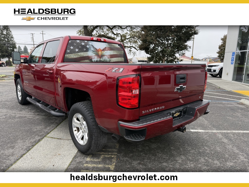 2018 Chevrolet Silverado 1500 LT photo 2