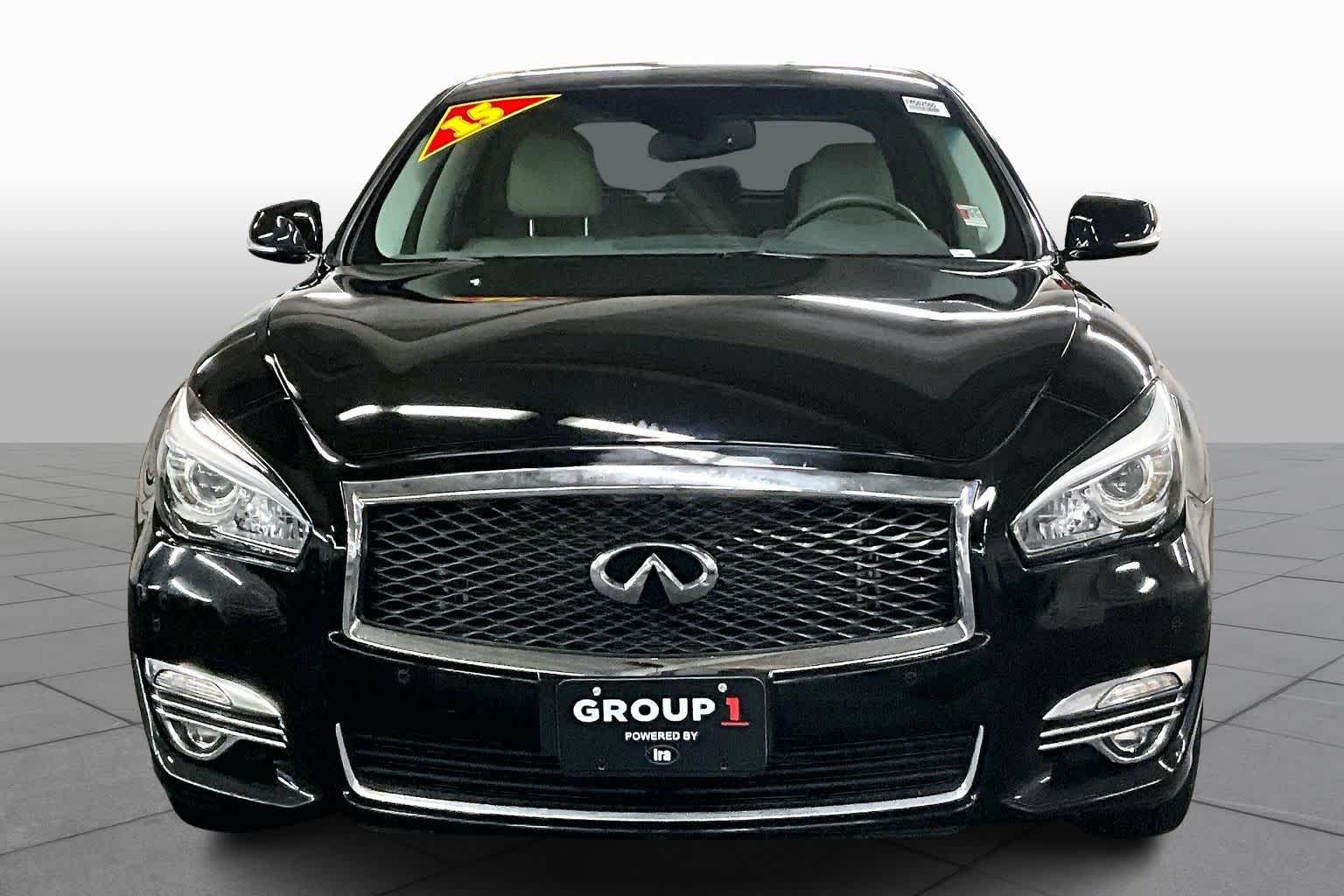 2015 Infiniti Q70 photo 3