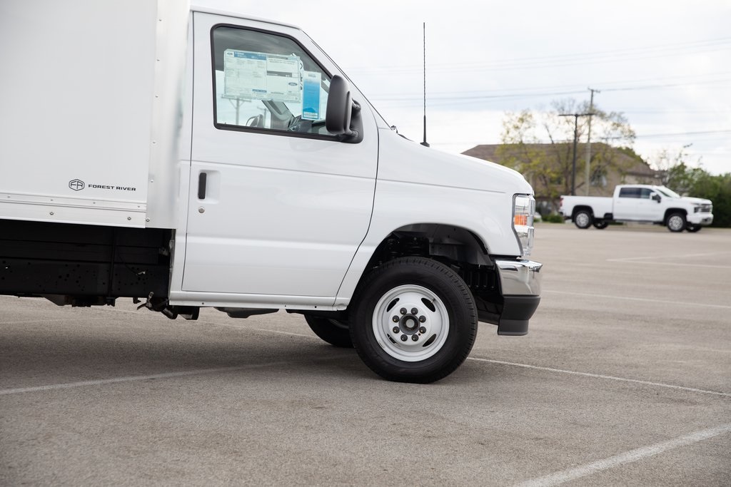 2026 Ford E-450 photo 8