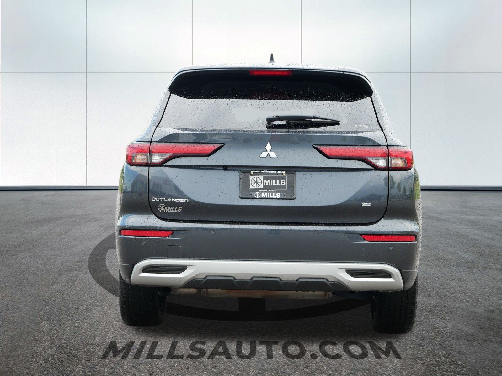2024 Mitsubishi Outlander SE photo 3