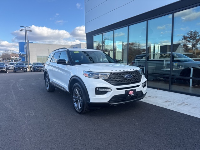 2023 Ford Explorer XLT's photo