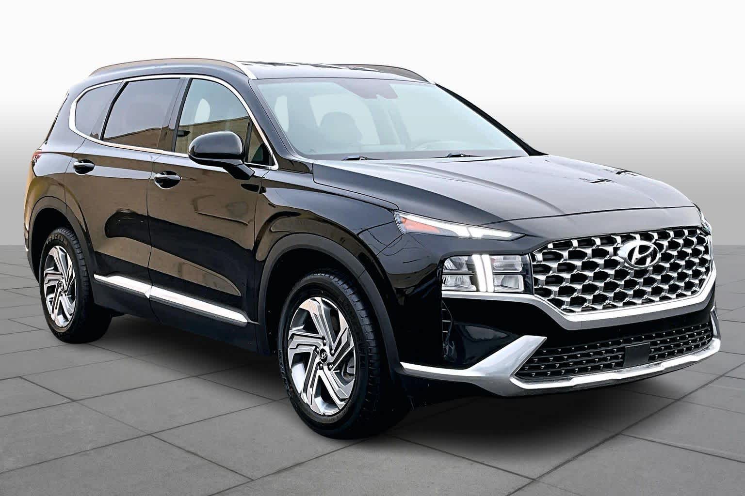 2022 Hyundai Santa Fe SEL photo 2