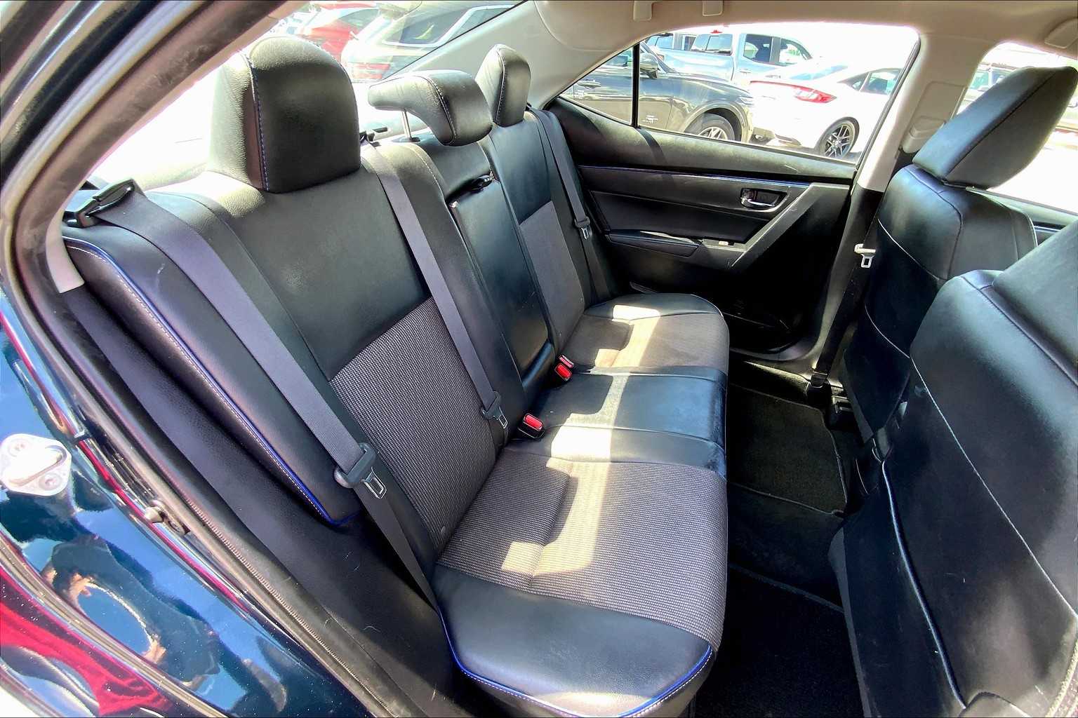 2017 Toyota Corolla SE photo 19