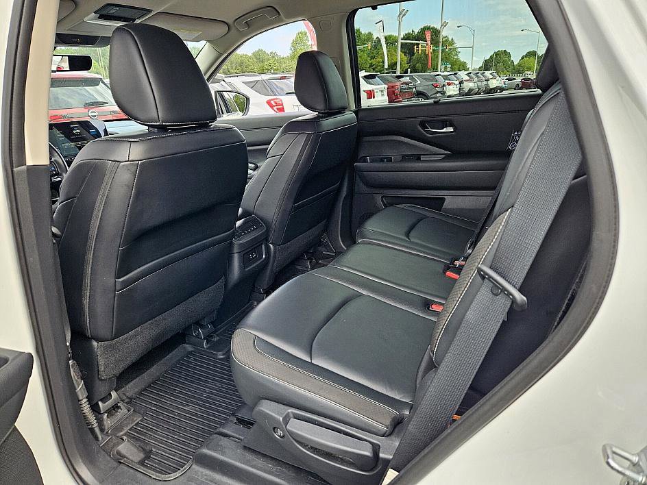 2023 Nissan Pathfinder SL photo 8