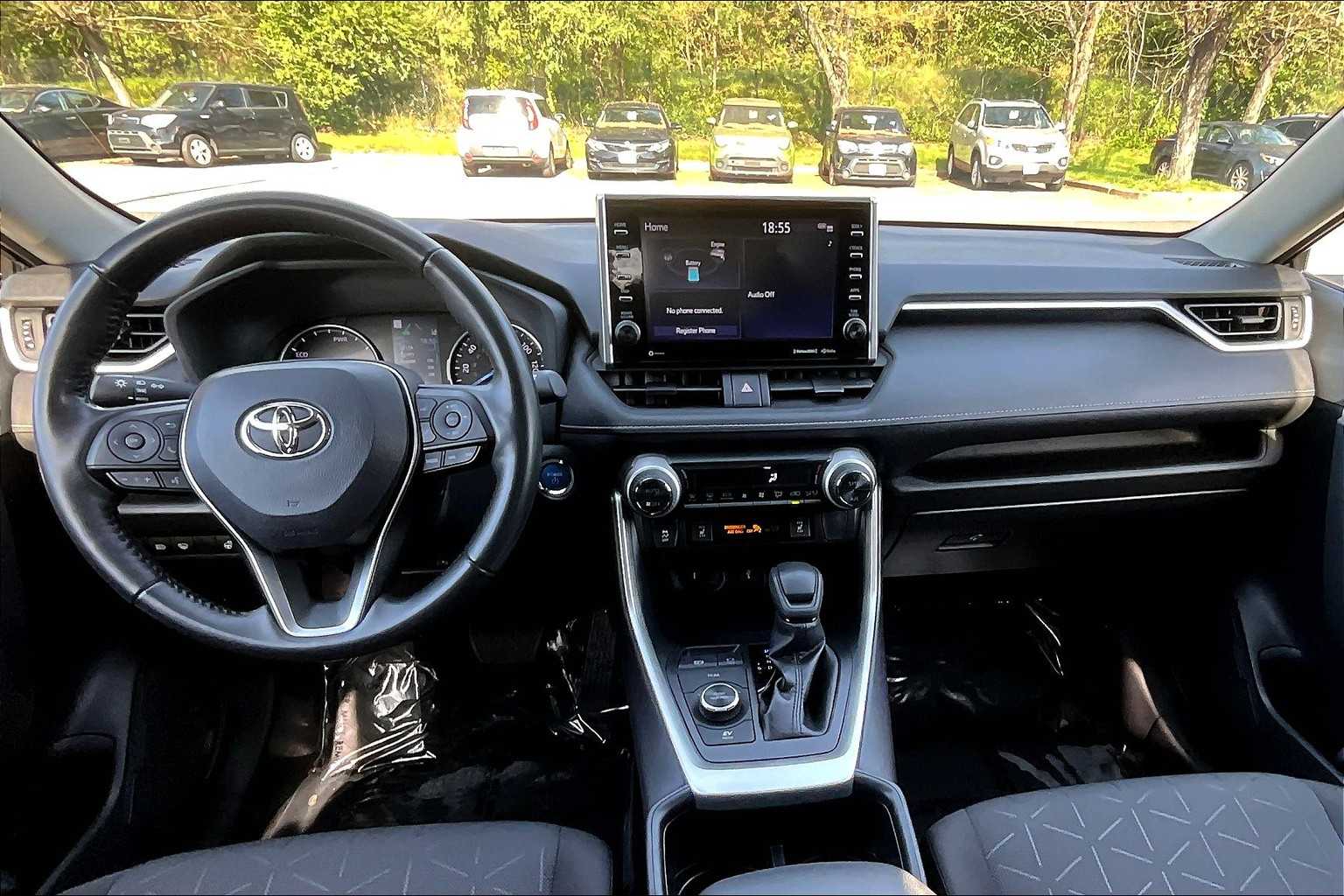 2022 Toyota RAV4 Hybrid XLE photo 14
