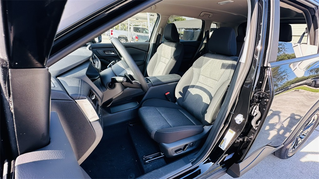 2026 Nissan Rogue S photo 25