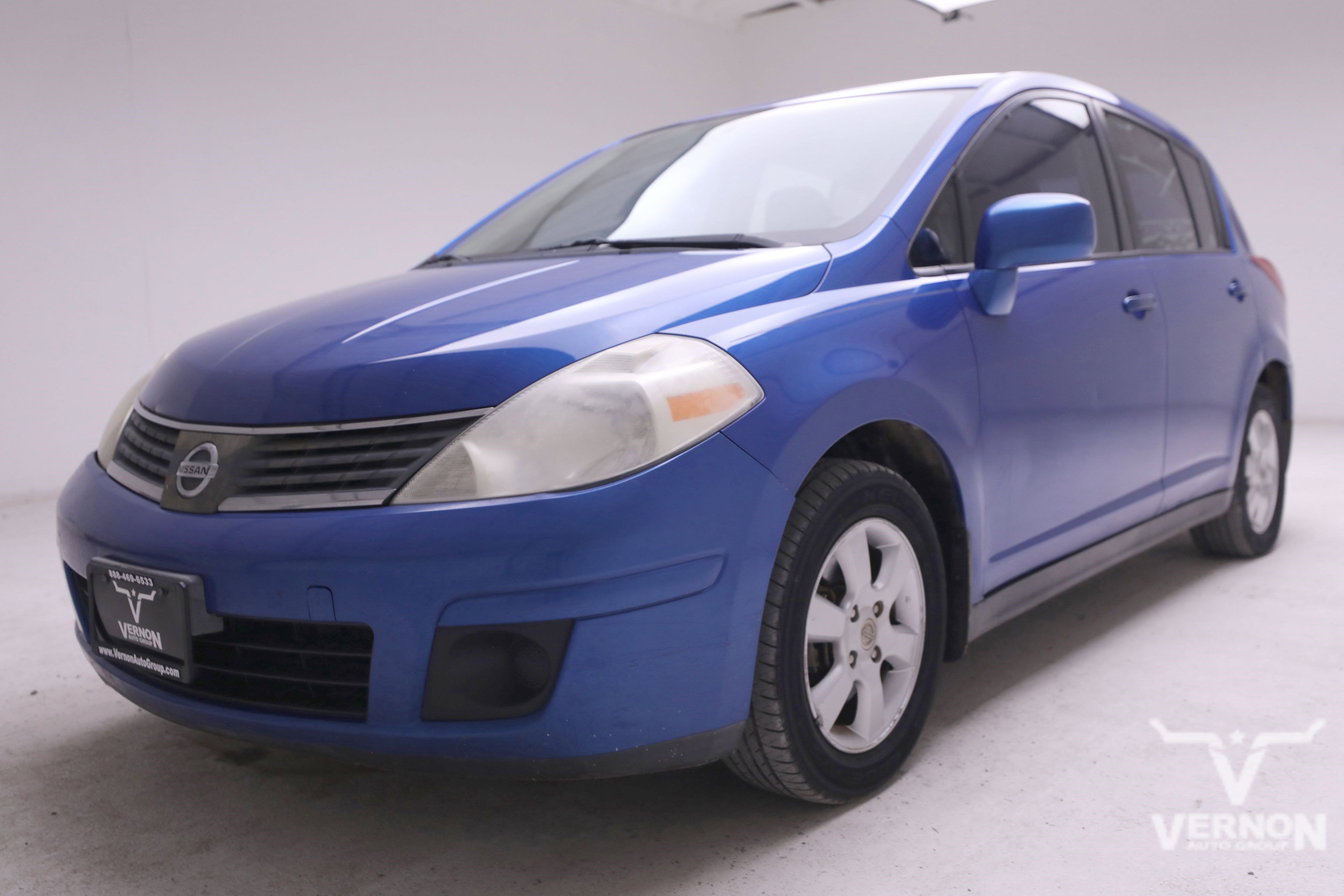 2008 Nissan Versa SL's photo