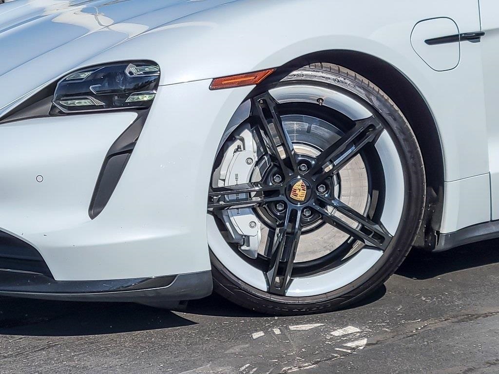 2022 Porsche Taycan Turbo photo 2