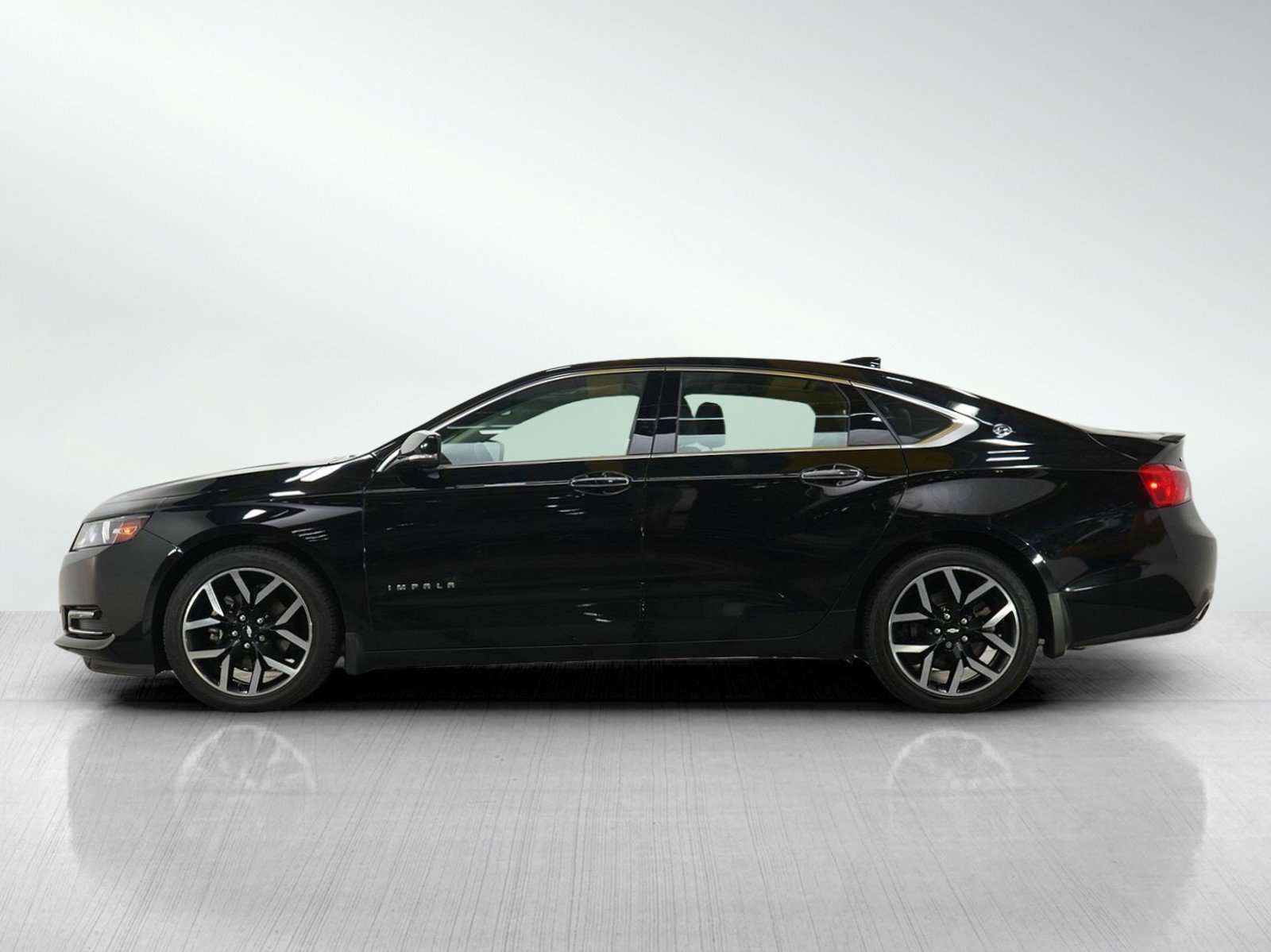 2019 Chevrolet Impala Premier photo 2