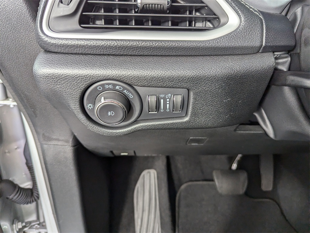 2024 Chrysler Pacifica Touring L photo 16