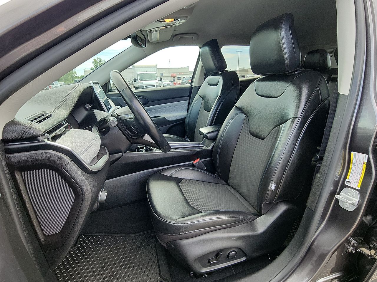 2022 Jeep Compass Latitude photo 8