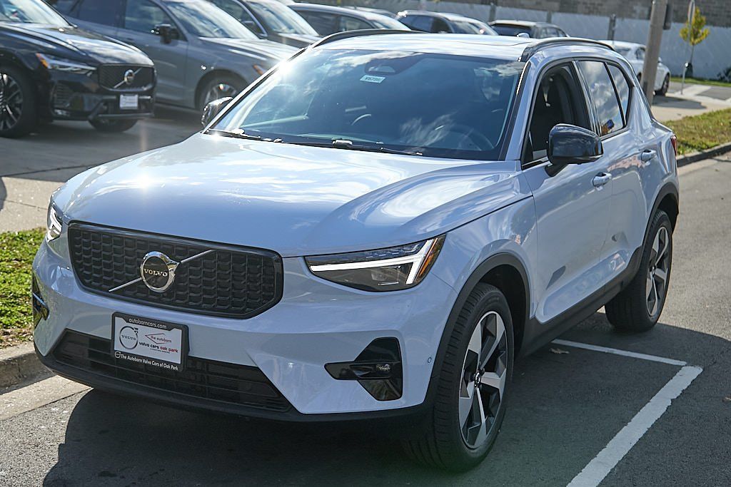 2026 VOLVO XC40 - Image 5