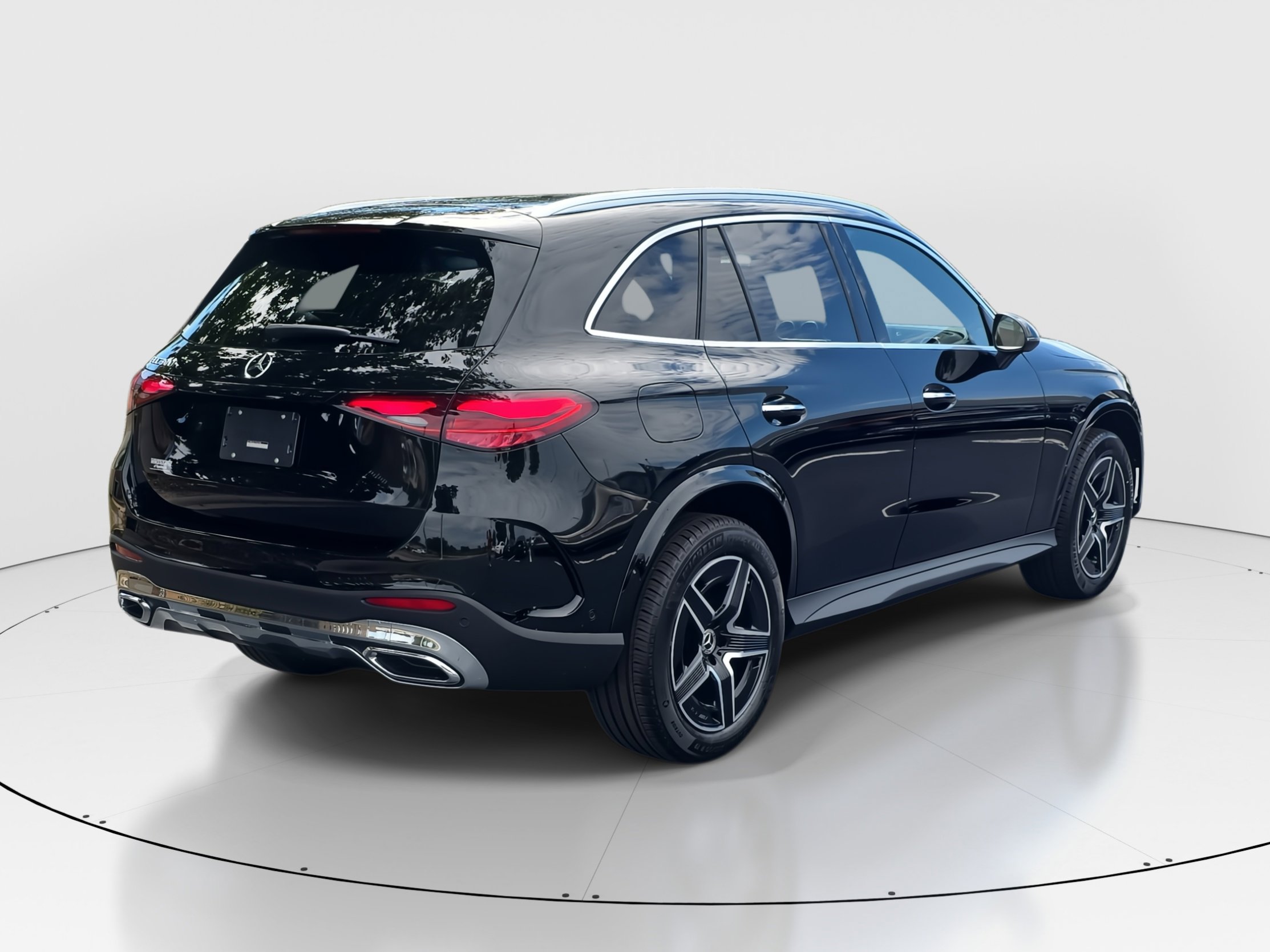 2026 Mercedes Benz GLC 300 photo 3
