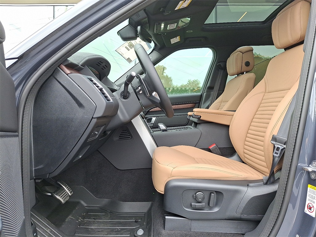 2025 Land Rover Discovery SE photo 10