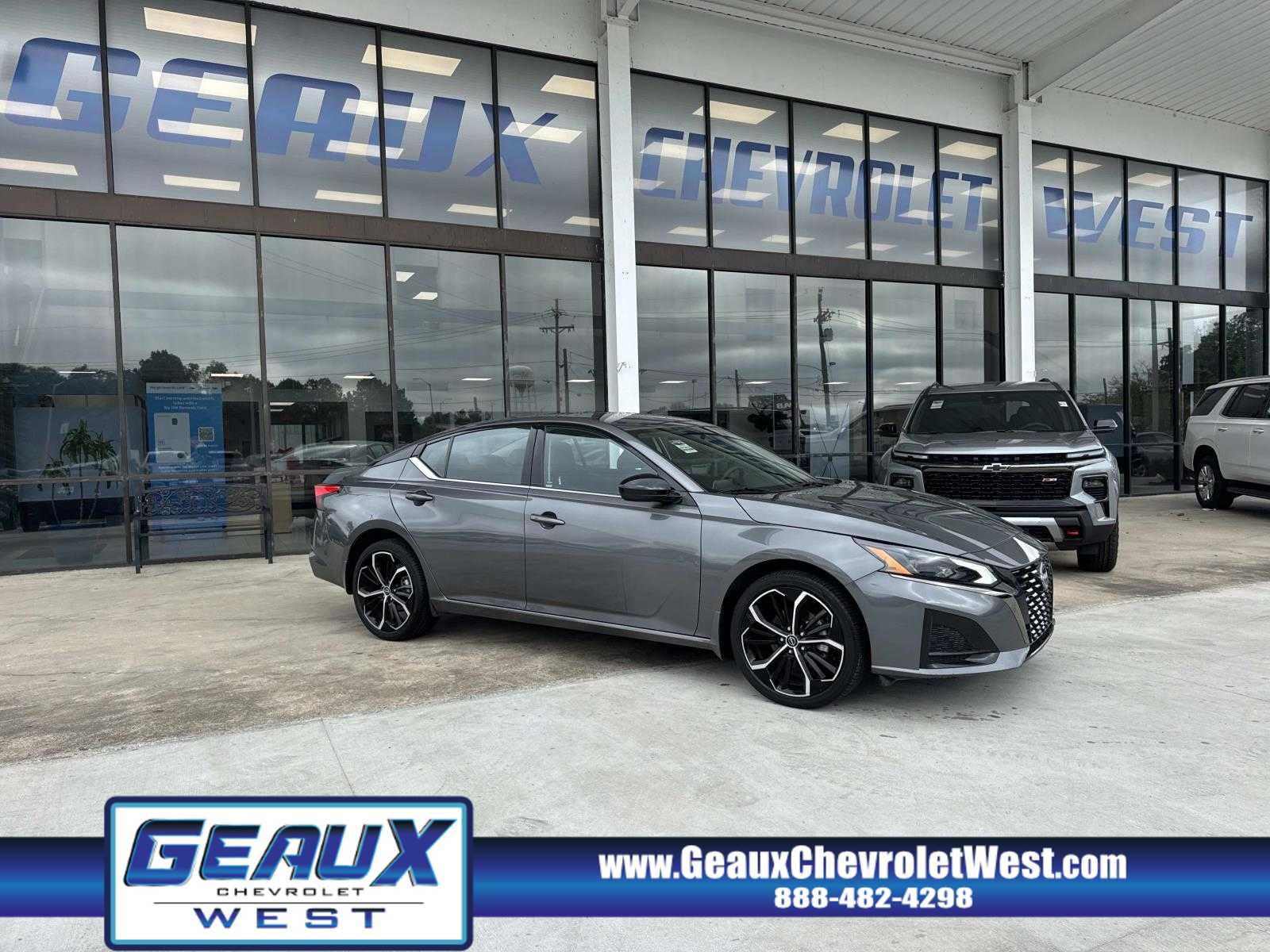 2025 Nissan Altima SR's photo