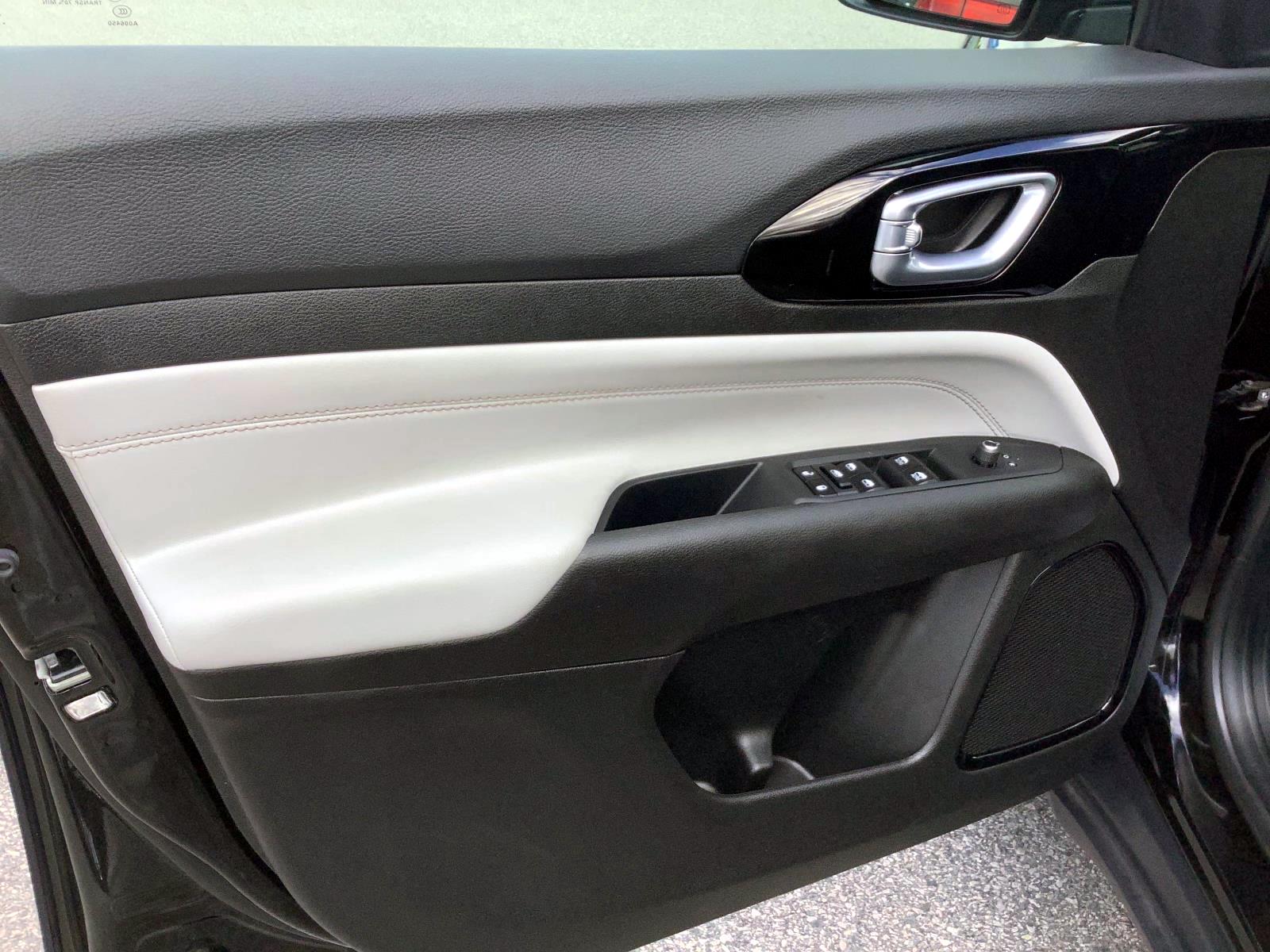 2025 Jeep Compass Limited photo 8