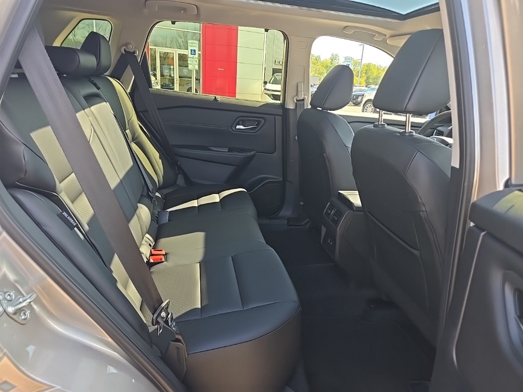 2026 Nissan Rogue SV photo 23