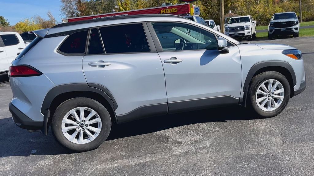 2022 Toyota Corolla Cross LE photo 4