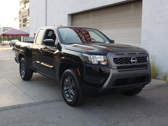 2025 Nissan Frontier King Cab SV photo 2