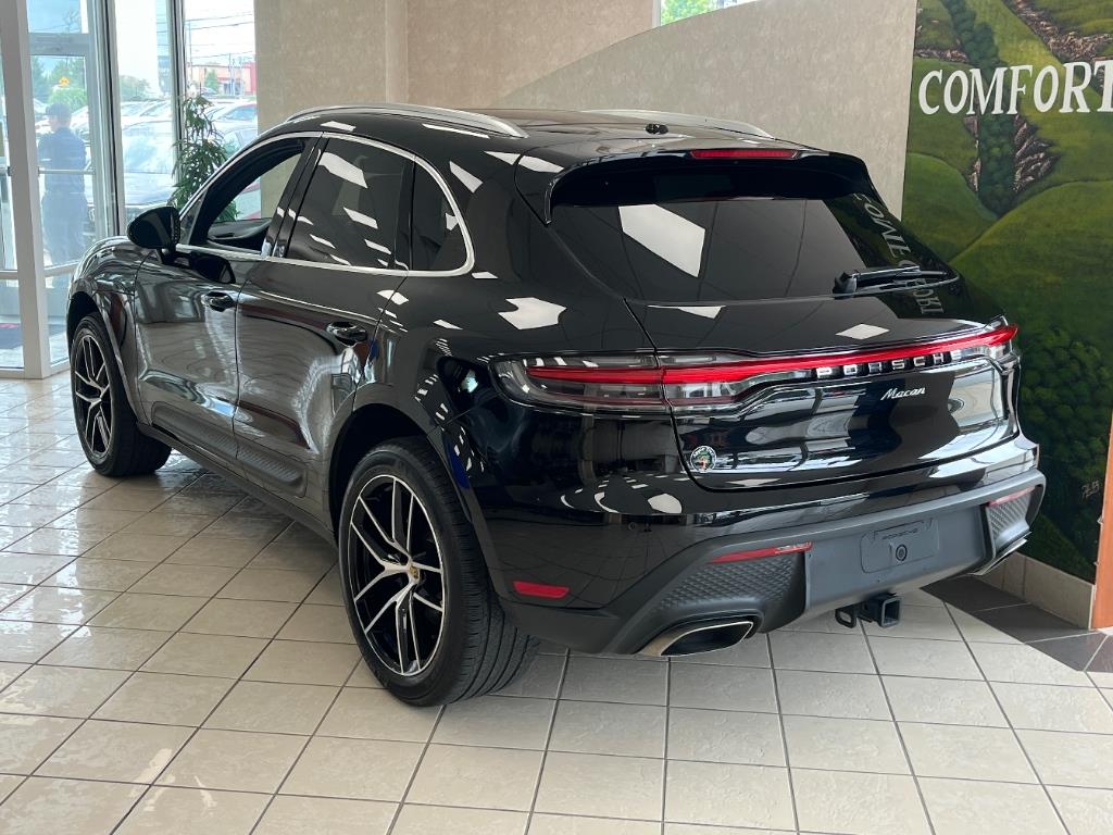 2024 Porsche Macan photo 2