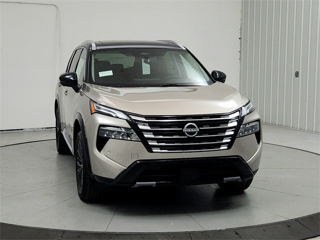 2026 Nissan Rogue Platinum photo 2