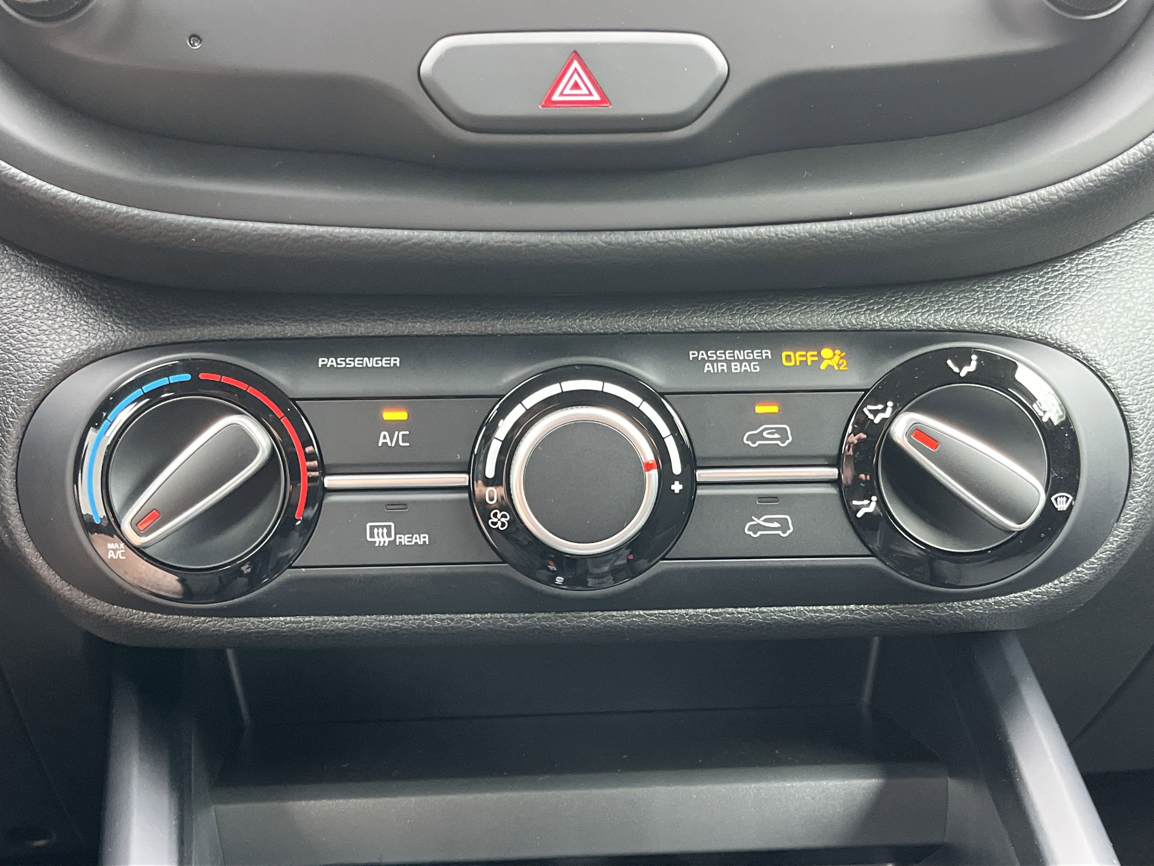 2025 Kia Soul LX photo 5