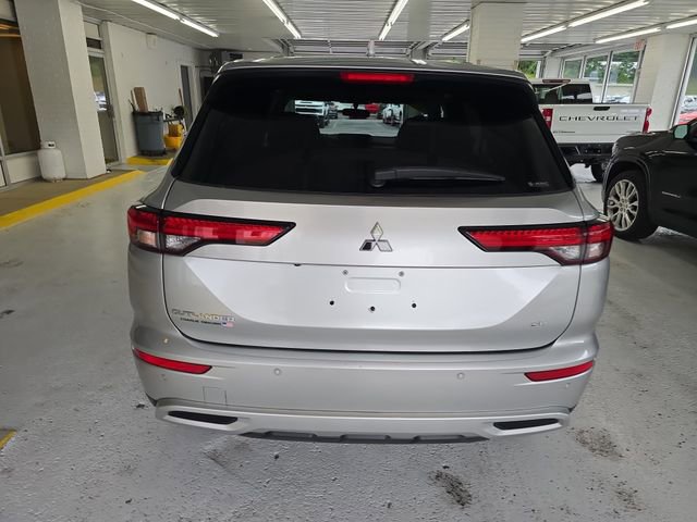 2022 Mitsubishi Outlander SE photo 2