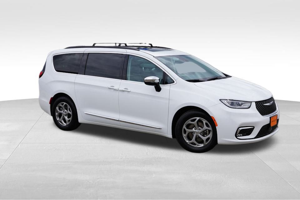 2023 Chrysler Pacifica Limited photo 2