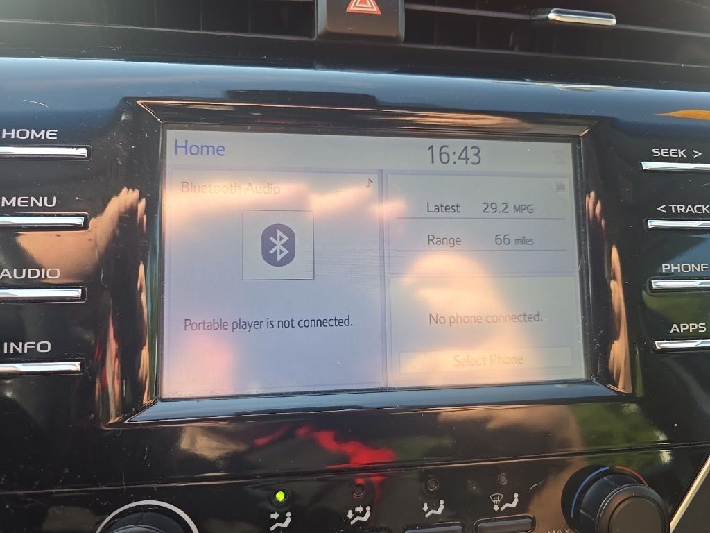2018 Toyota Camry LE photo 16