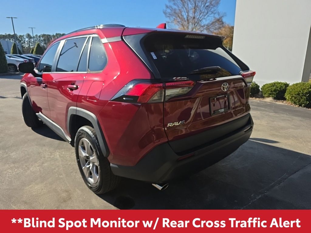2022 Toyota RAV4 XLE photo 4