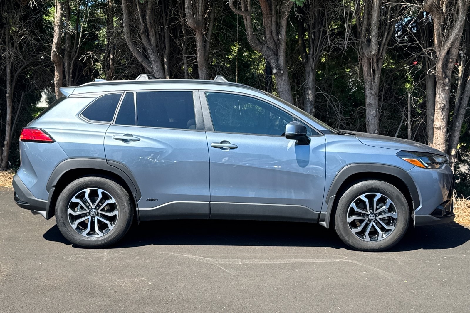 2024 Toyota Corolla Cross Hybrid SE photo 3