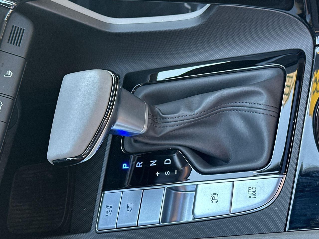 2025 Hyundai Elantra SEL Convenience photo 18