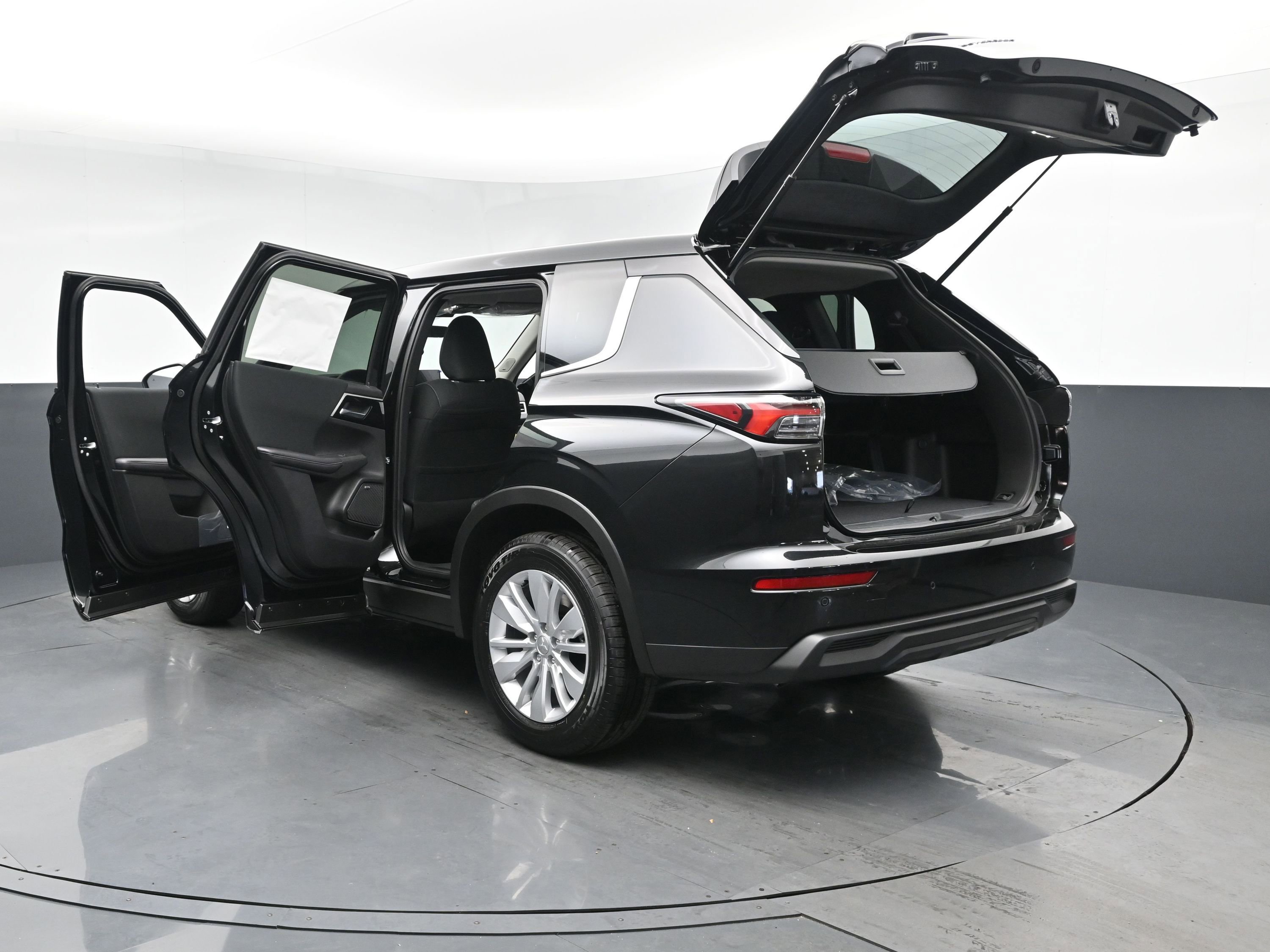 2025 Mitsubishi Outlander ES photo 31