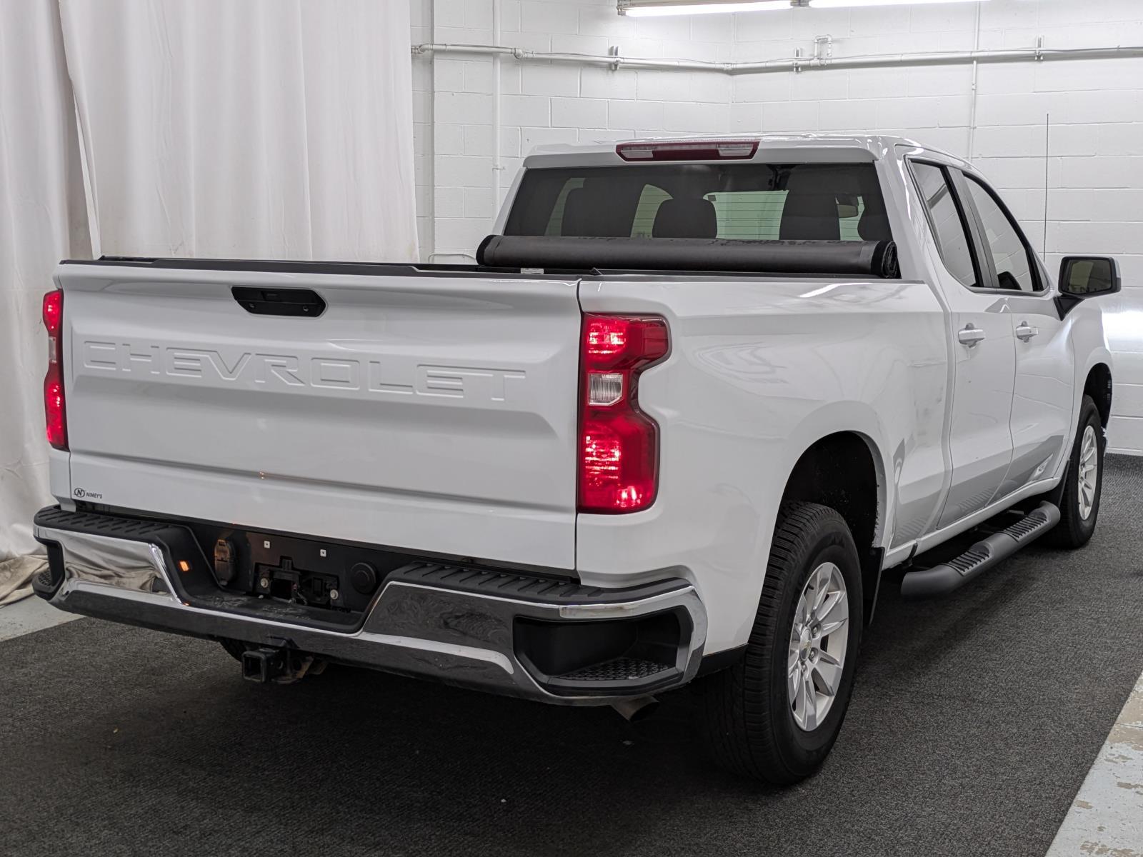 2021 Chevrolet Silverado 1500 photo 3
