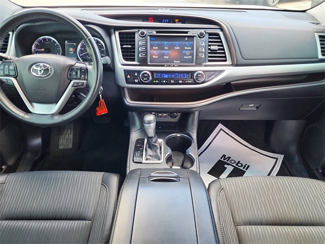 2019 Toyota Highlander LE Plus photo 19