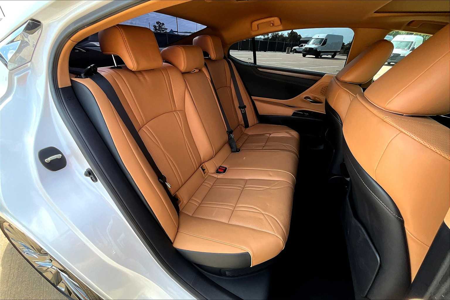 2025 Lexus ES Luxury photo 17