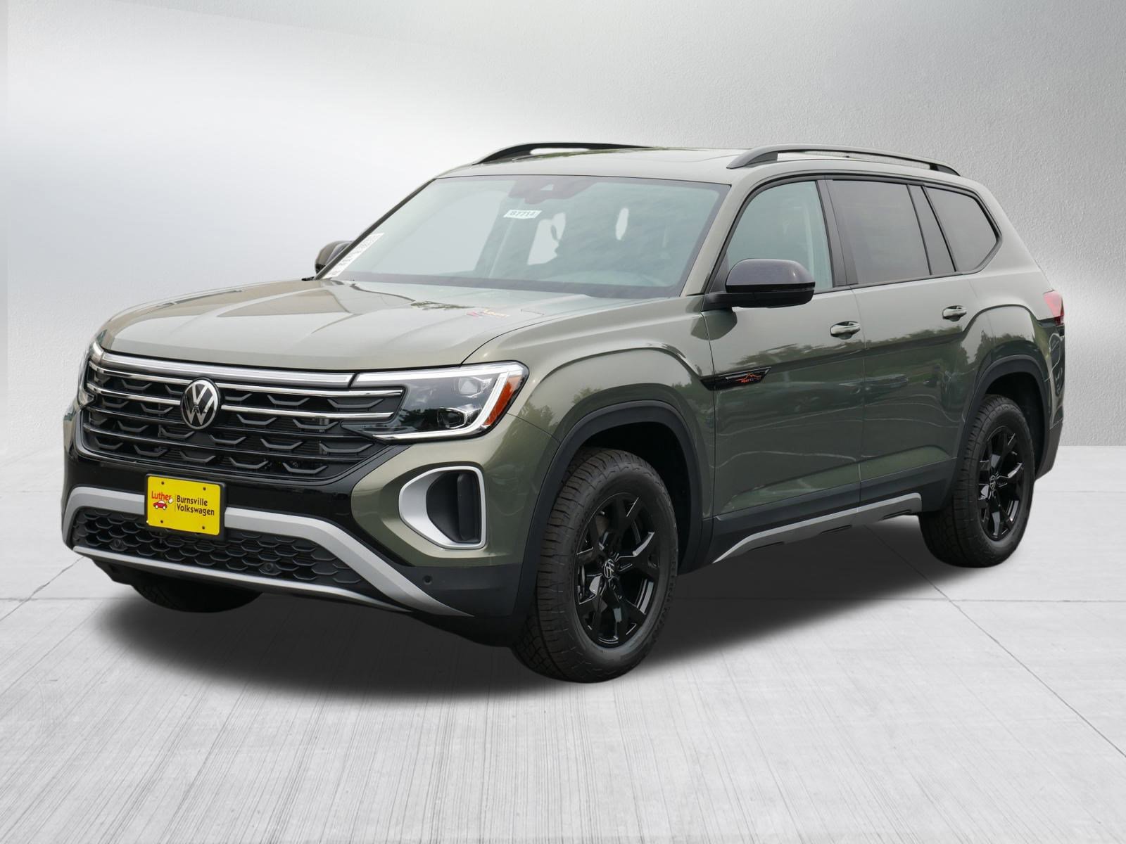 2025 Volkswagen Atlas Peak Edition SE photo 2