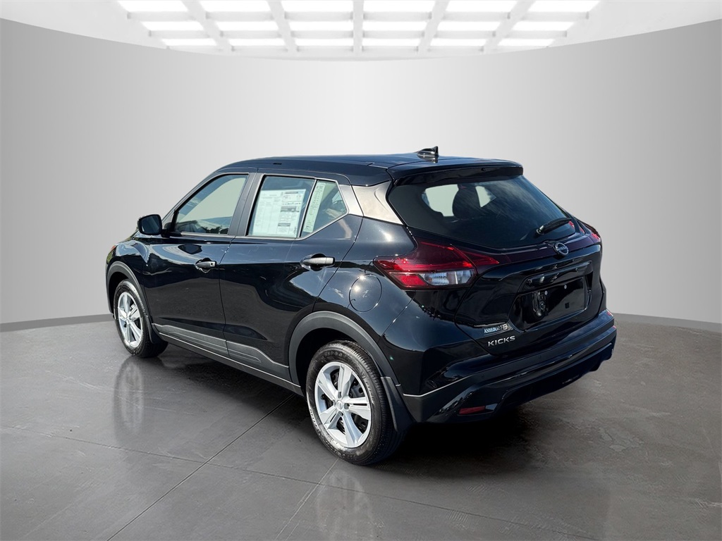 2025 Nissan Kicks Play S photo 3