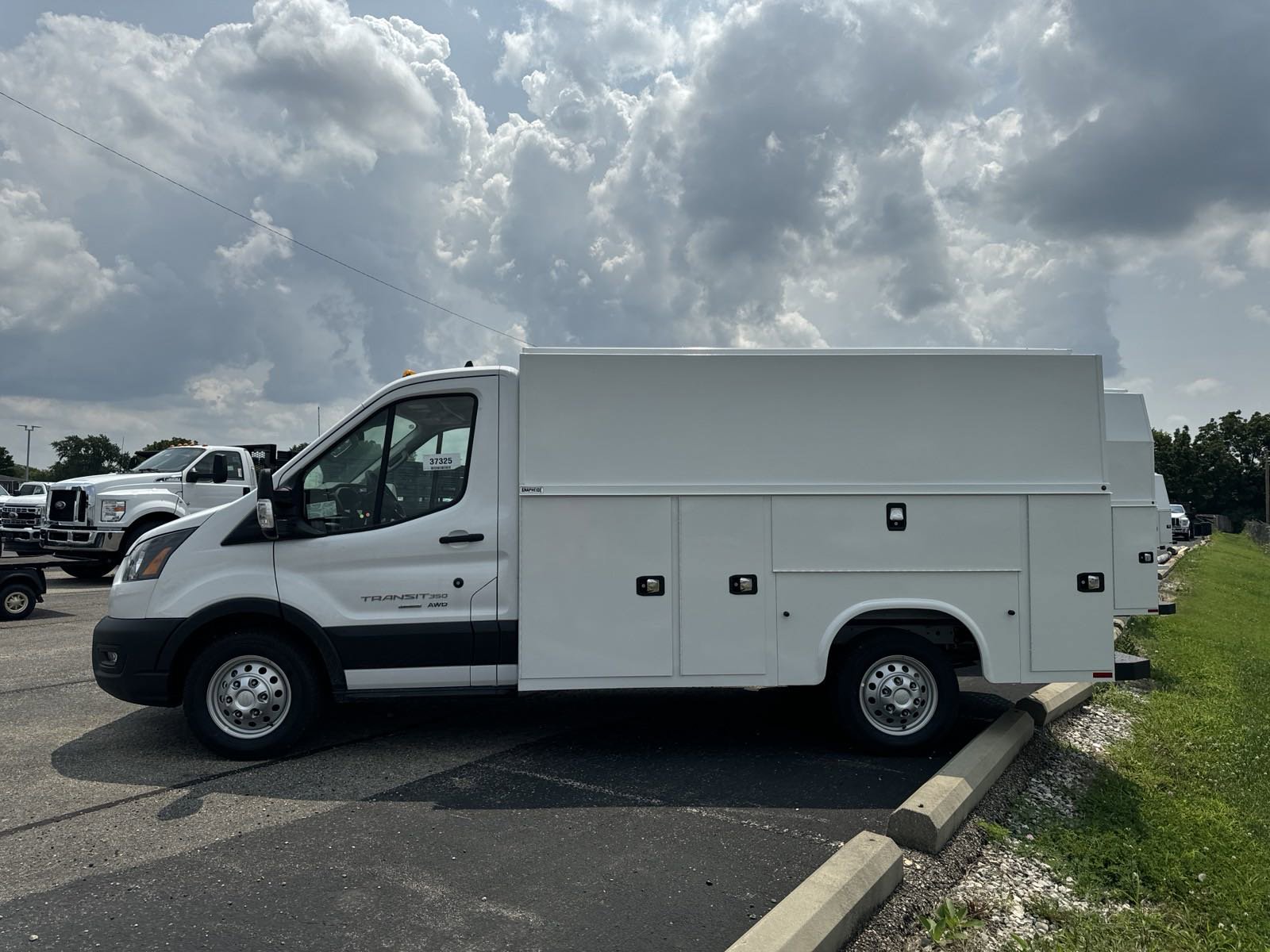 2024 Ford Transit Cutaway photo 4