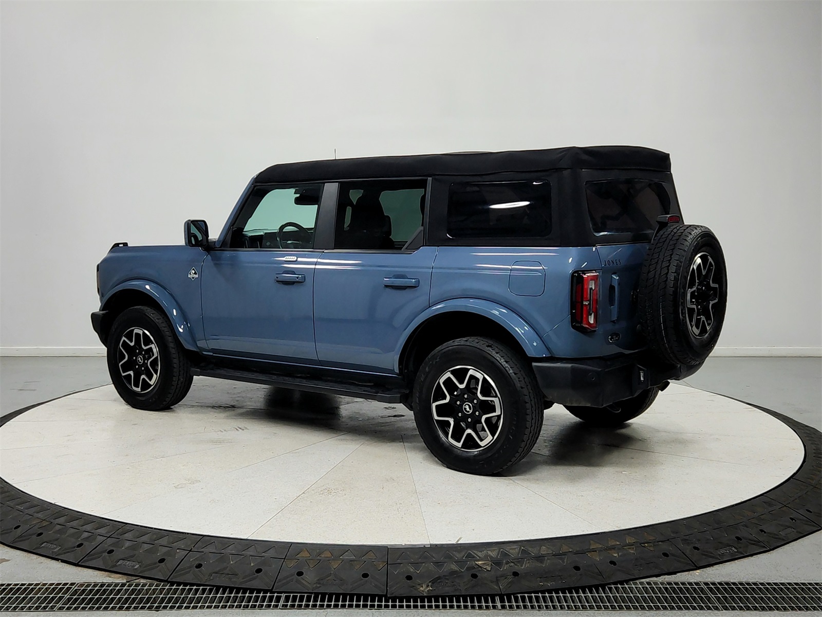 2023 Ford Bronco Outer Banks photo 4