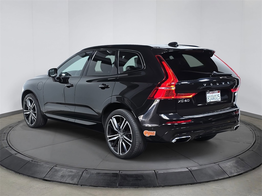 2021 Volvo XC60 Recharge Hybrid T8 R-Design photo 3