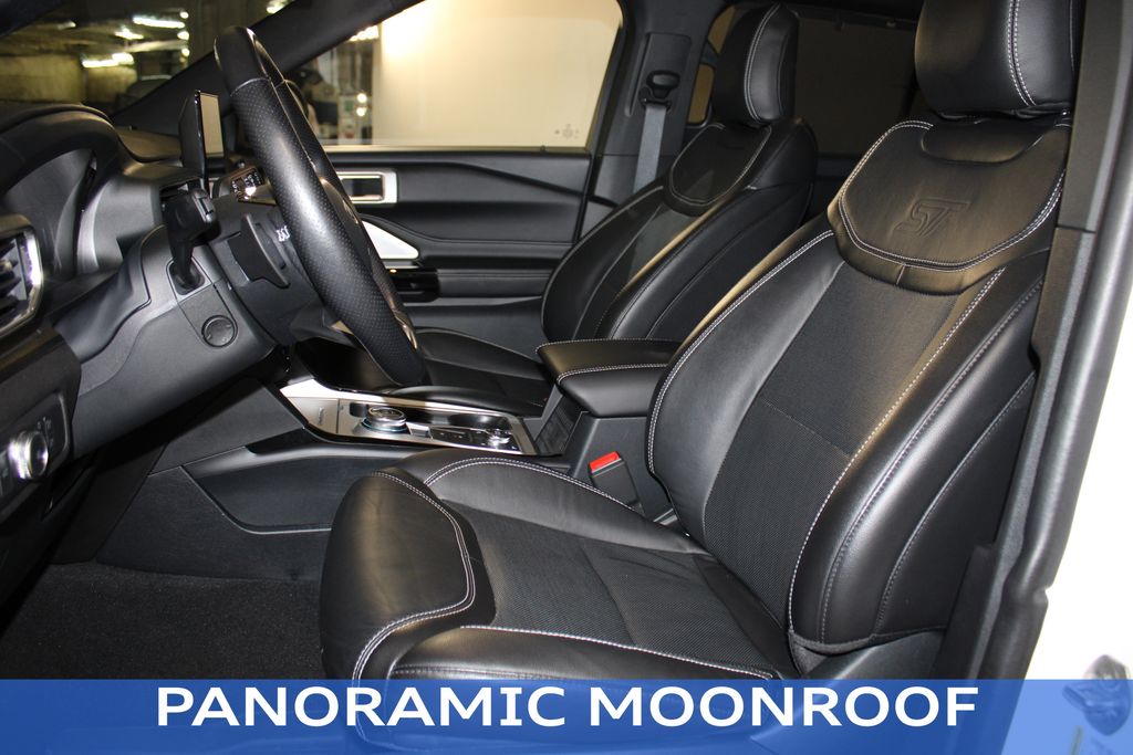 2022 Ford Explorer ST photo 2